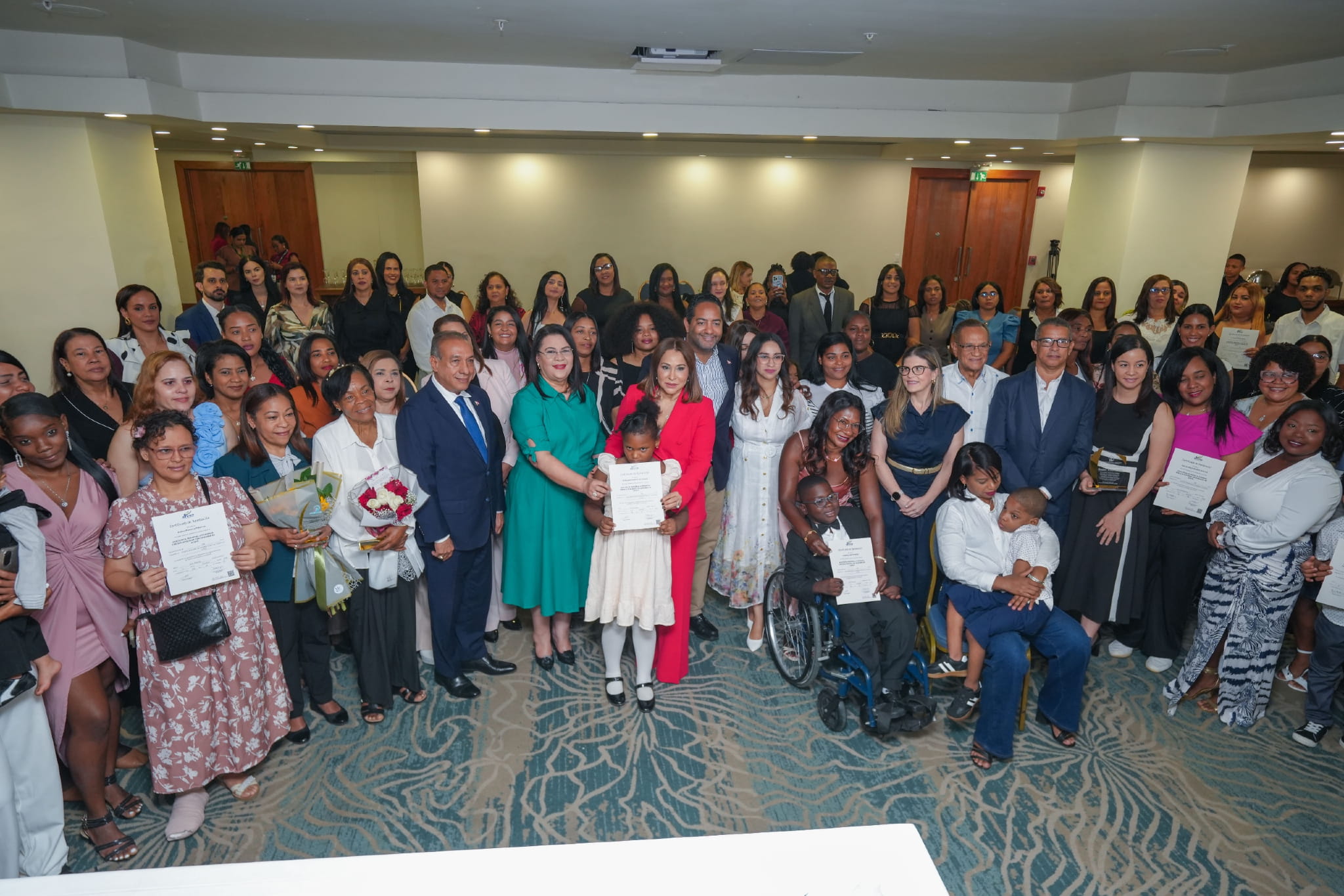 Supérate gradúa a 55 madres y padres en cuidados para personas con discapacidad