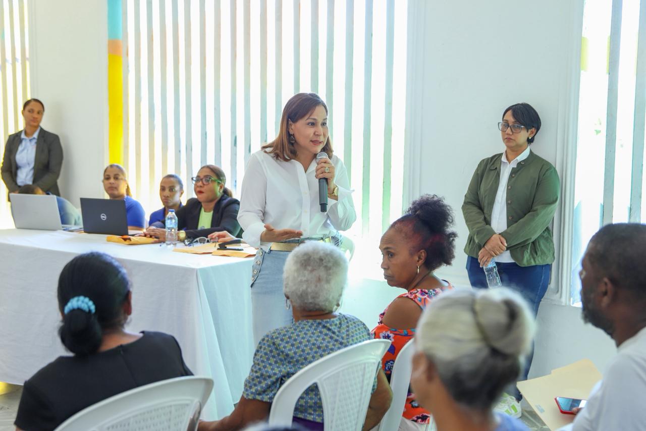 Bono de Emergencia beneficia a 370 familias en María Trinidad Sánchez tras lluvias