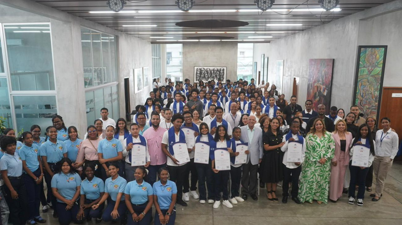 Formación tecnológica: CTC certifica a 350 jóvenes en Sabana Perdida