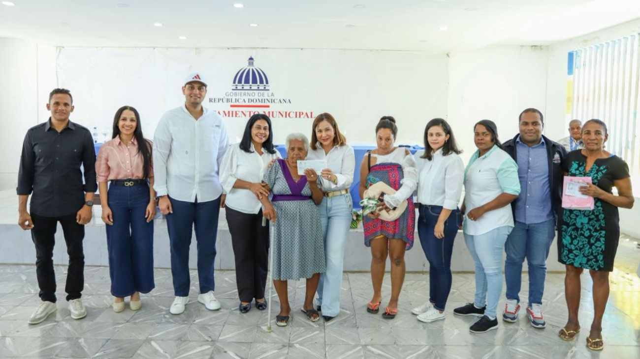 Bono de Emergencia beneficia a 370 familias en María Trinidad Sánchez tras lluvias