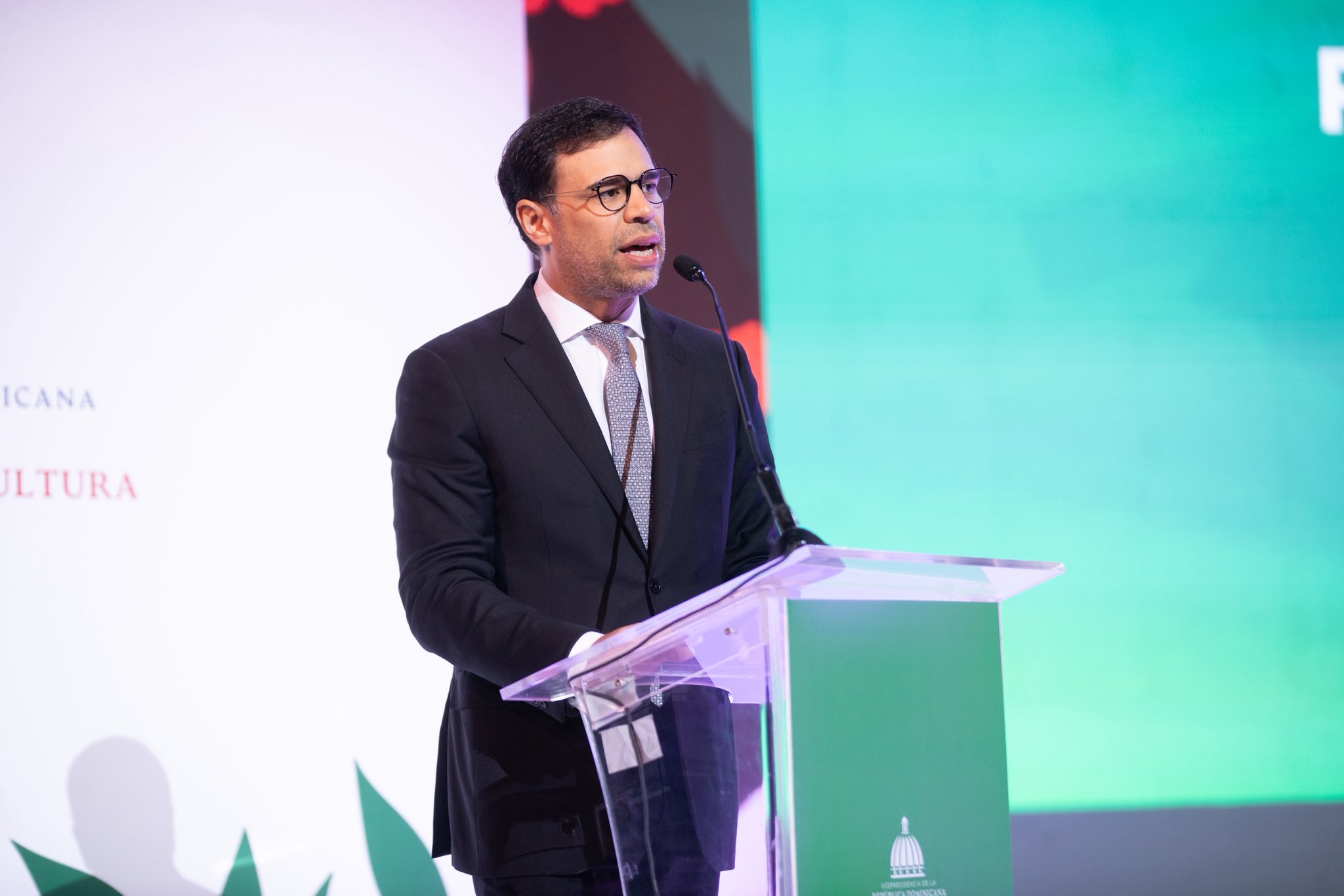 Feria del Libro inicia en Santiago con programación cultural del Cibao