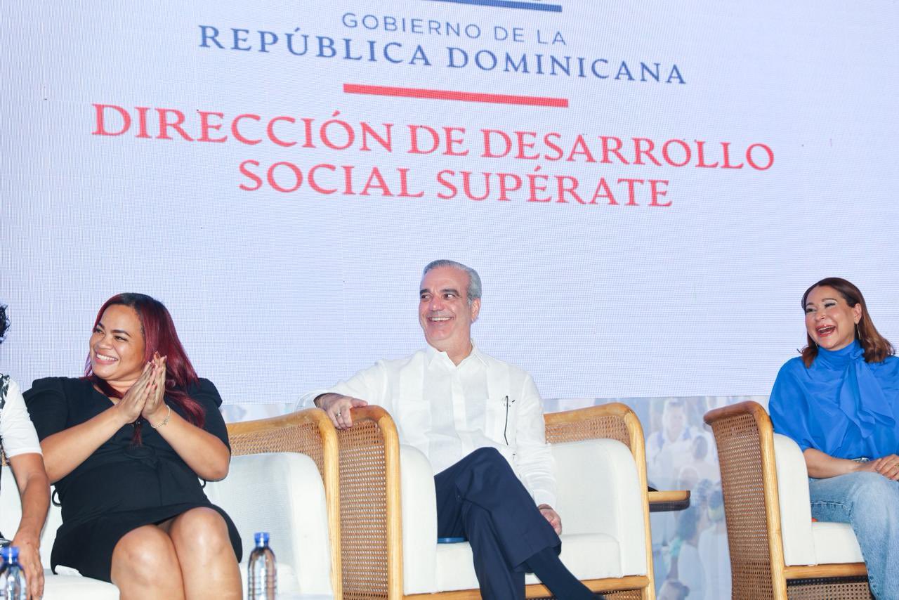 Luis Abinader reafirma apoyo a Supérate tras diálogo con 6,000 familias