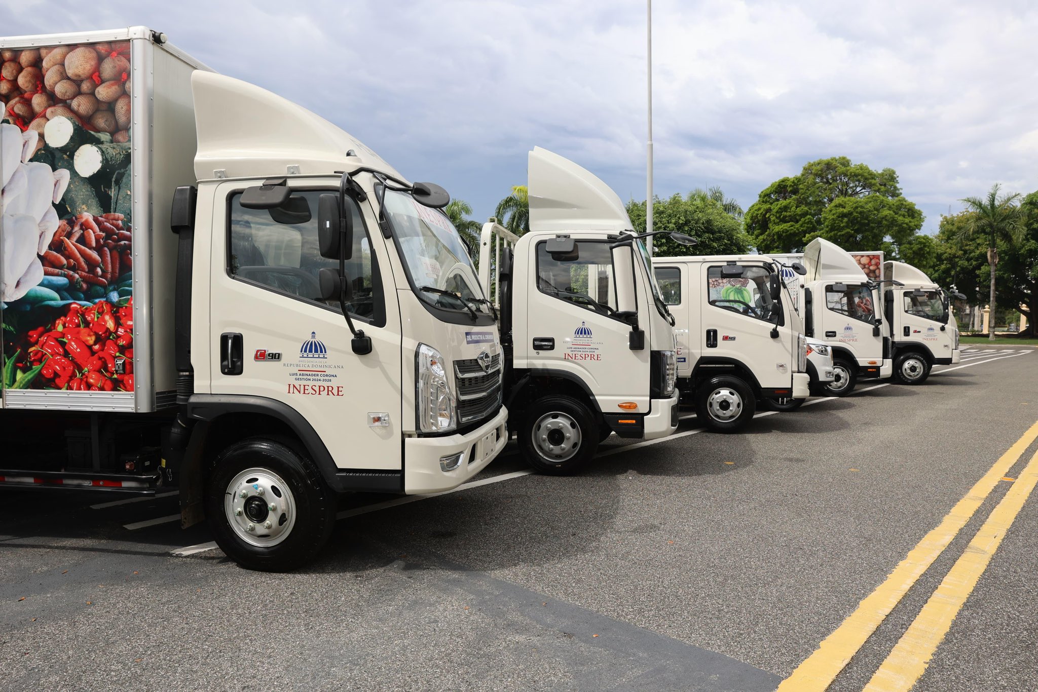 Vehículos para Inespre: Abinader entrega 25 unidades para ampliar distribución de alimentos