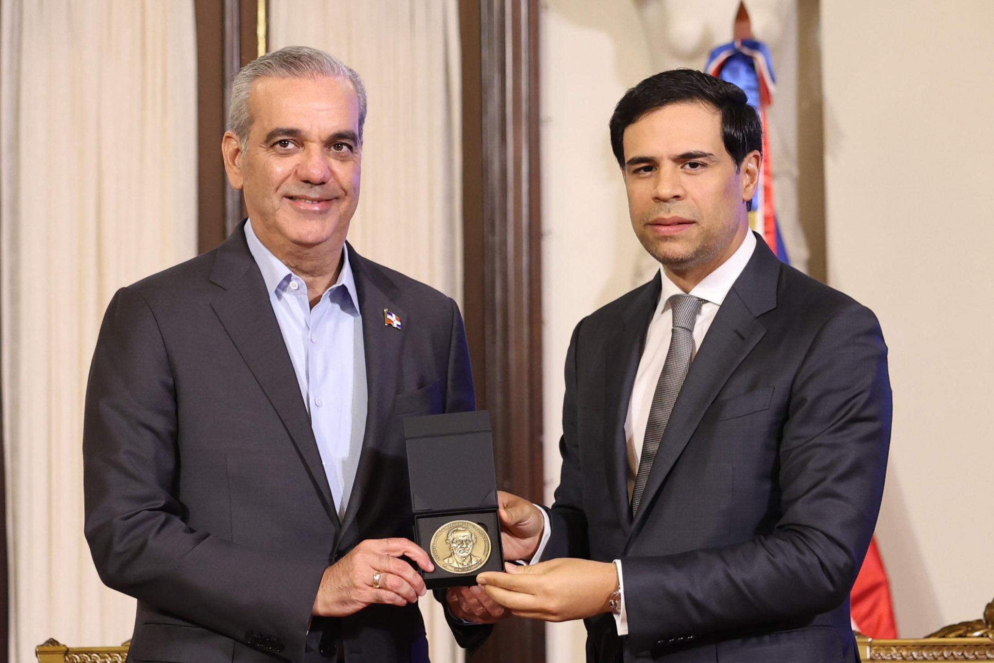 Expresidente Ulises Francisco Espaillat fue condecorado de forma póstuma por Luis Abinader 