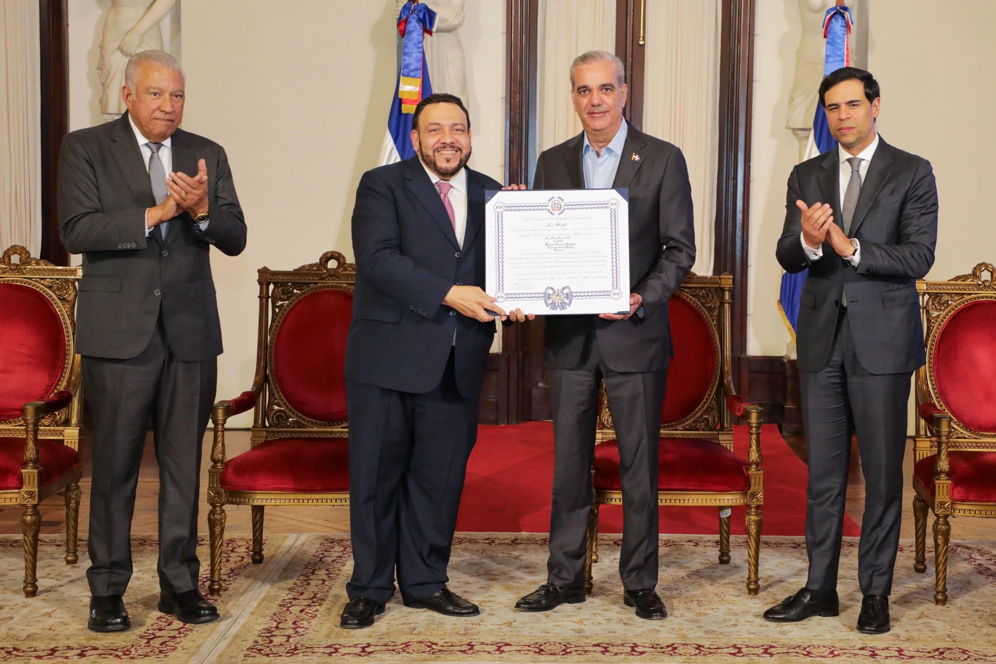 Expresidente Ulises Francisco Espaillat fue condecorado de forma póstuma por Luis Abinader 