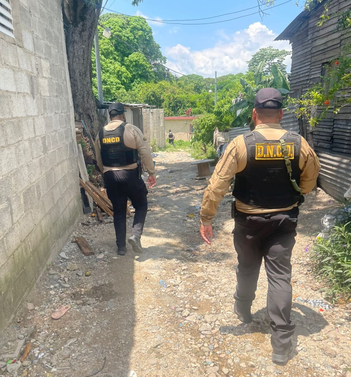 Autoridades ocupan más de 13,000 gramos y armas en operativos en Santo Domingo y Distrito Nacional