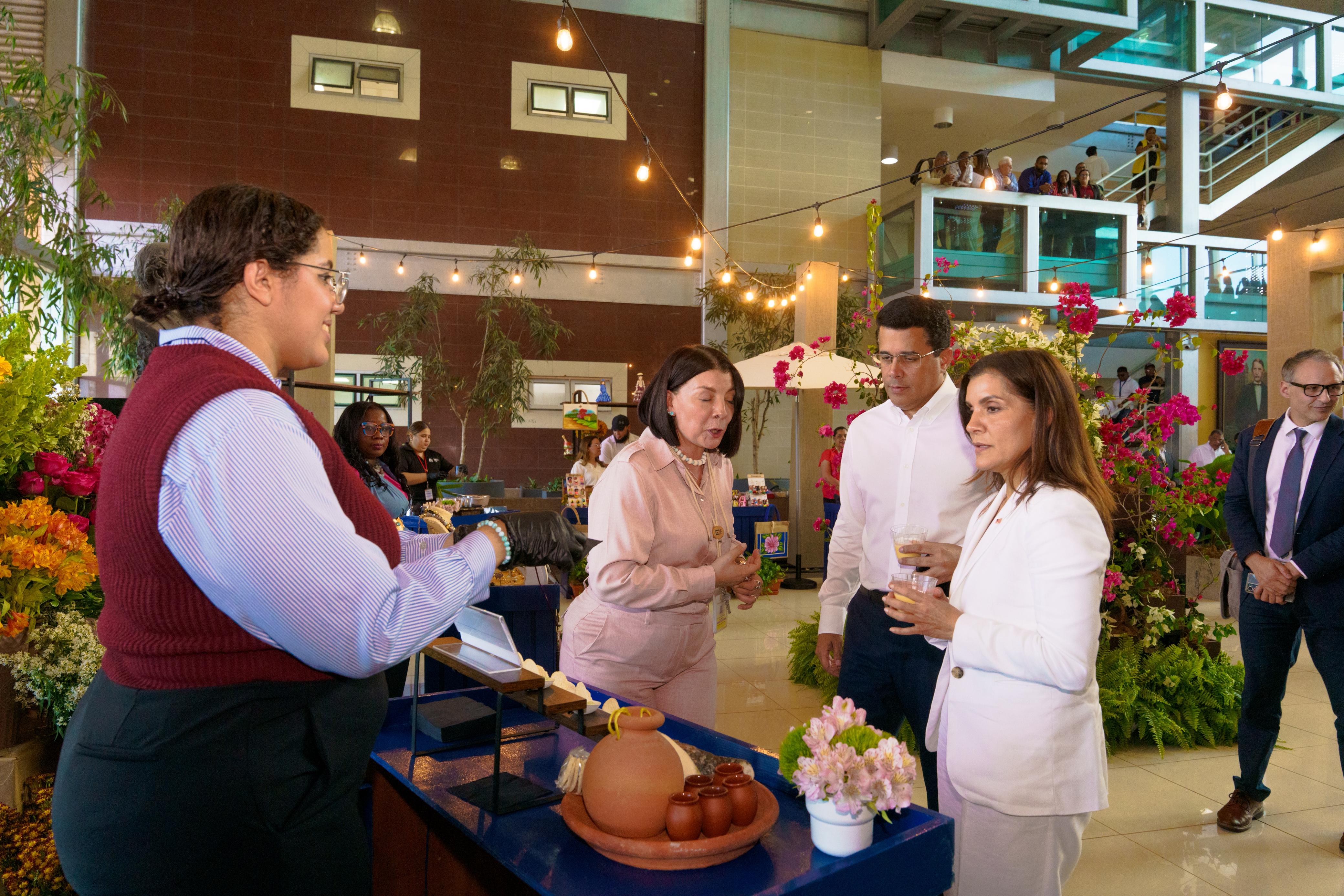 Cooperación turística: David Collado y embajadora de EE.UU. fortalecen alianza