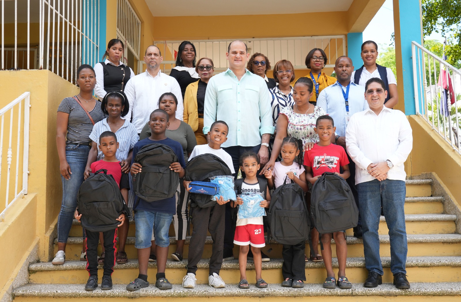 Útiles escolares: INABIE entrega kits a estudiantes afectados por lluvias