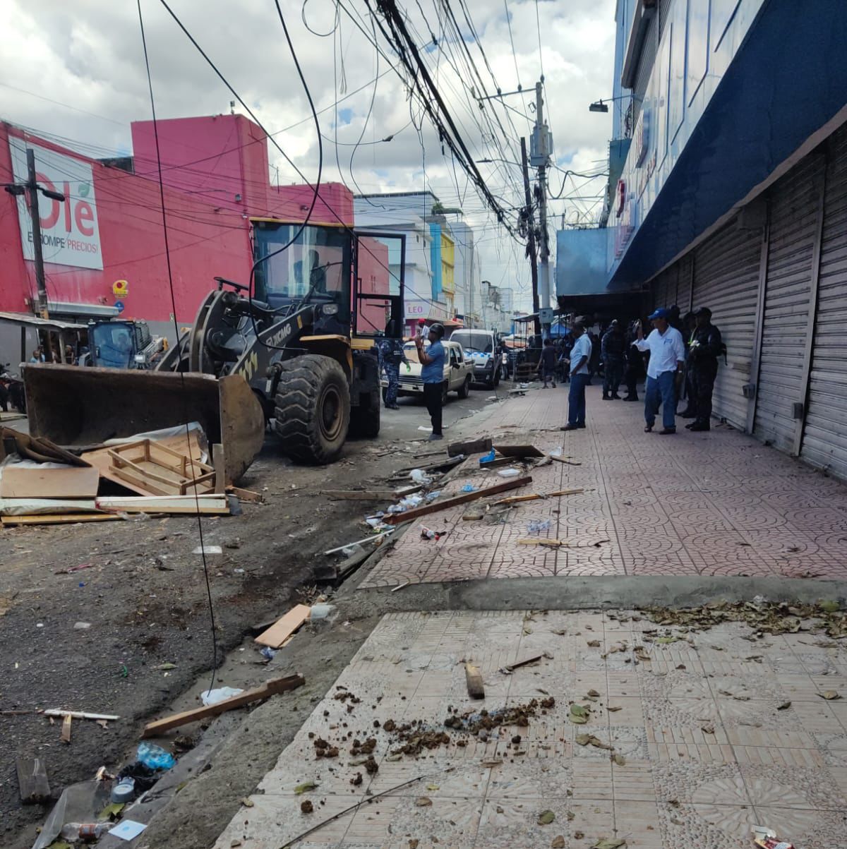Alcaldía del DN recibe apoyo de buhoneros en avenidas Duarte y París