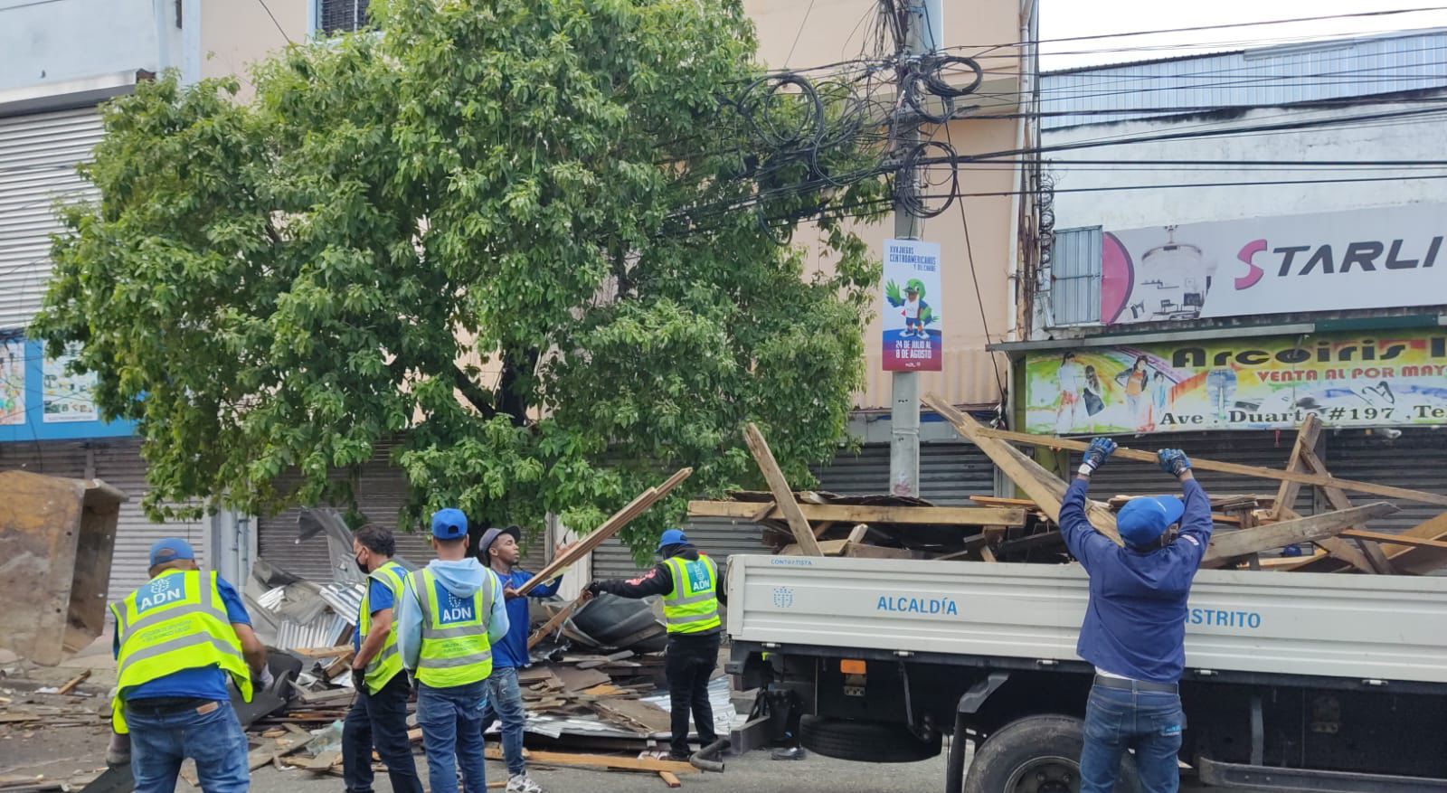 Alcaldía del DN recibe apoyo de buhoneros en avenidas Duarte y París