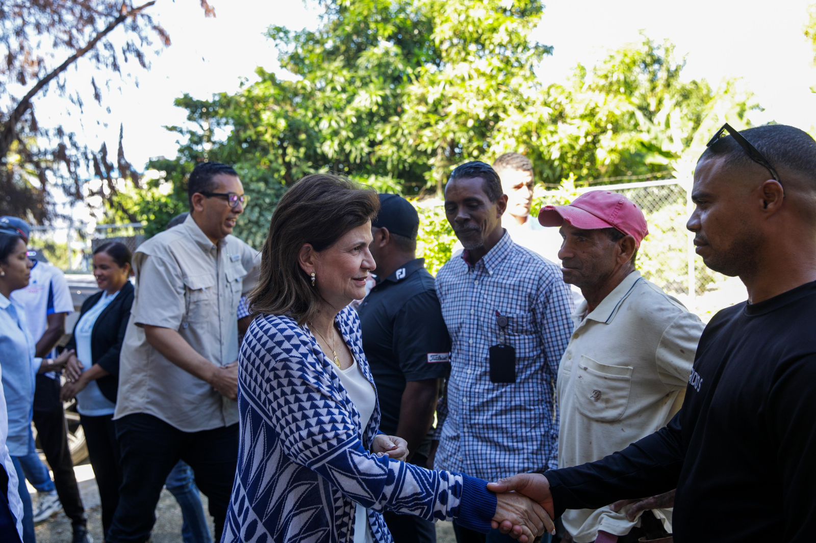 Raquel Peña coordina asistencia a zonas afectadas por lluvias en Bahoruco 