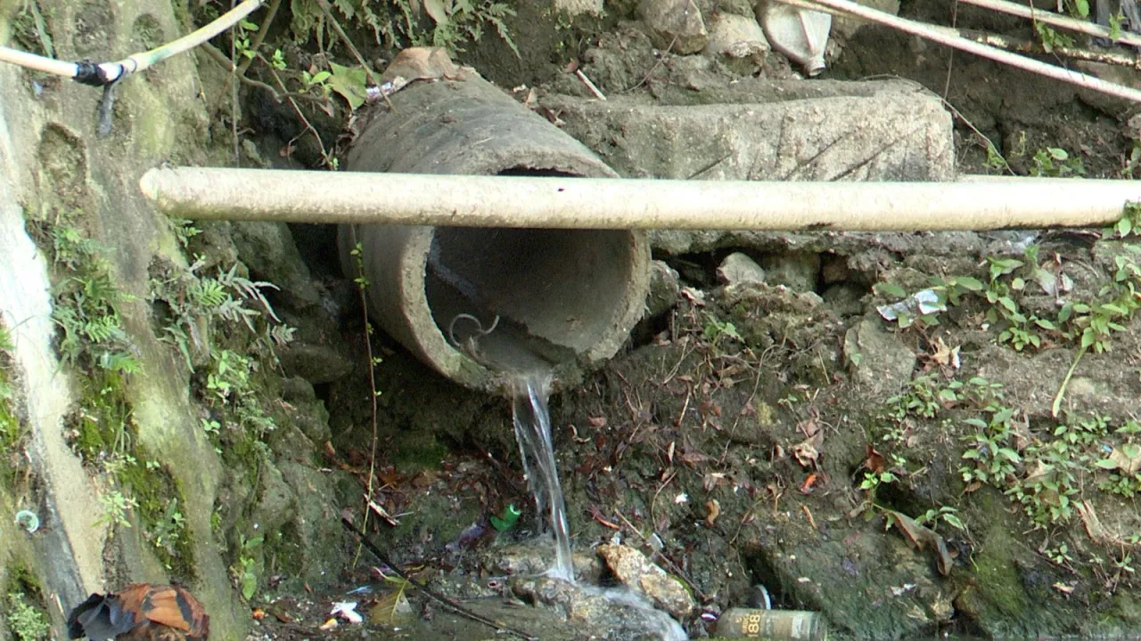 Abinader supervisa Los Platanitos y ordena solución definitiva a laguna que afecta a familias del sector