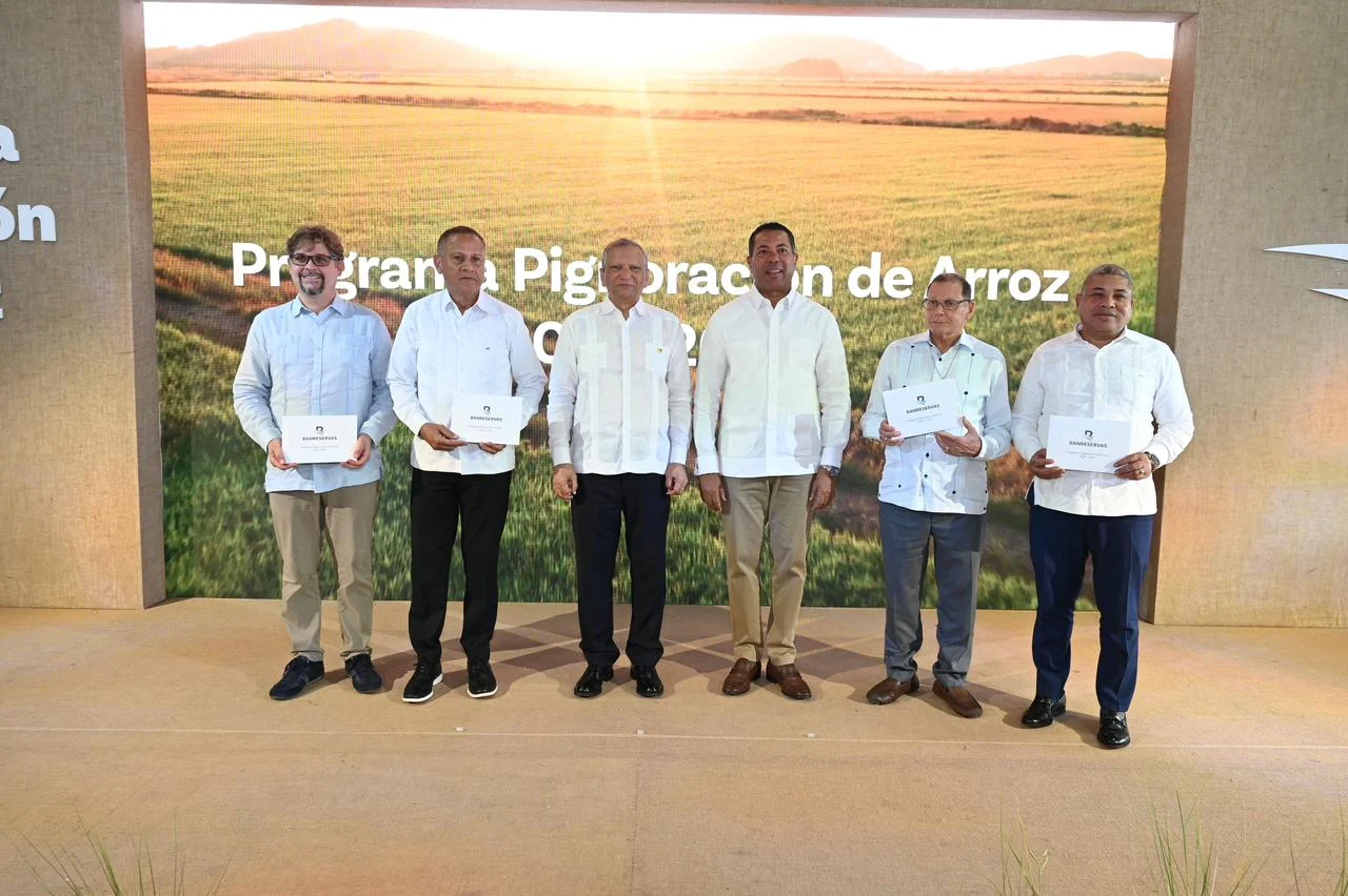  Banreservas impulsa producción de arroz con RD 12,000 millones