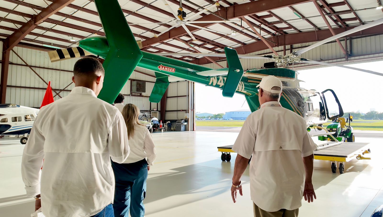 Delegación dominicana explora tecnología aérea tras visita técnica en Orlando 