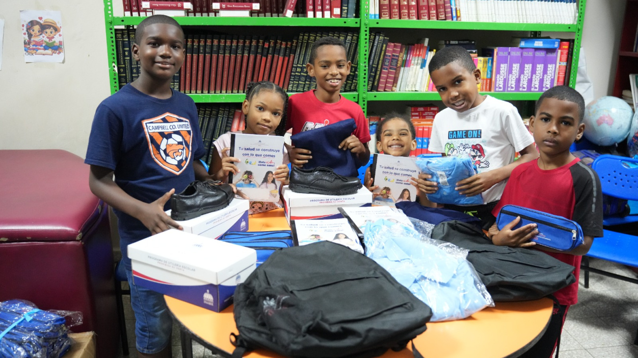 Útiles escolares: INABIE entrega kits a estudiantes afectados por lluvias