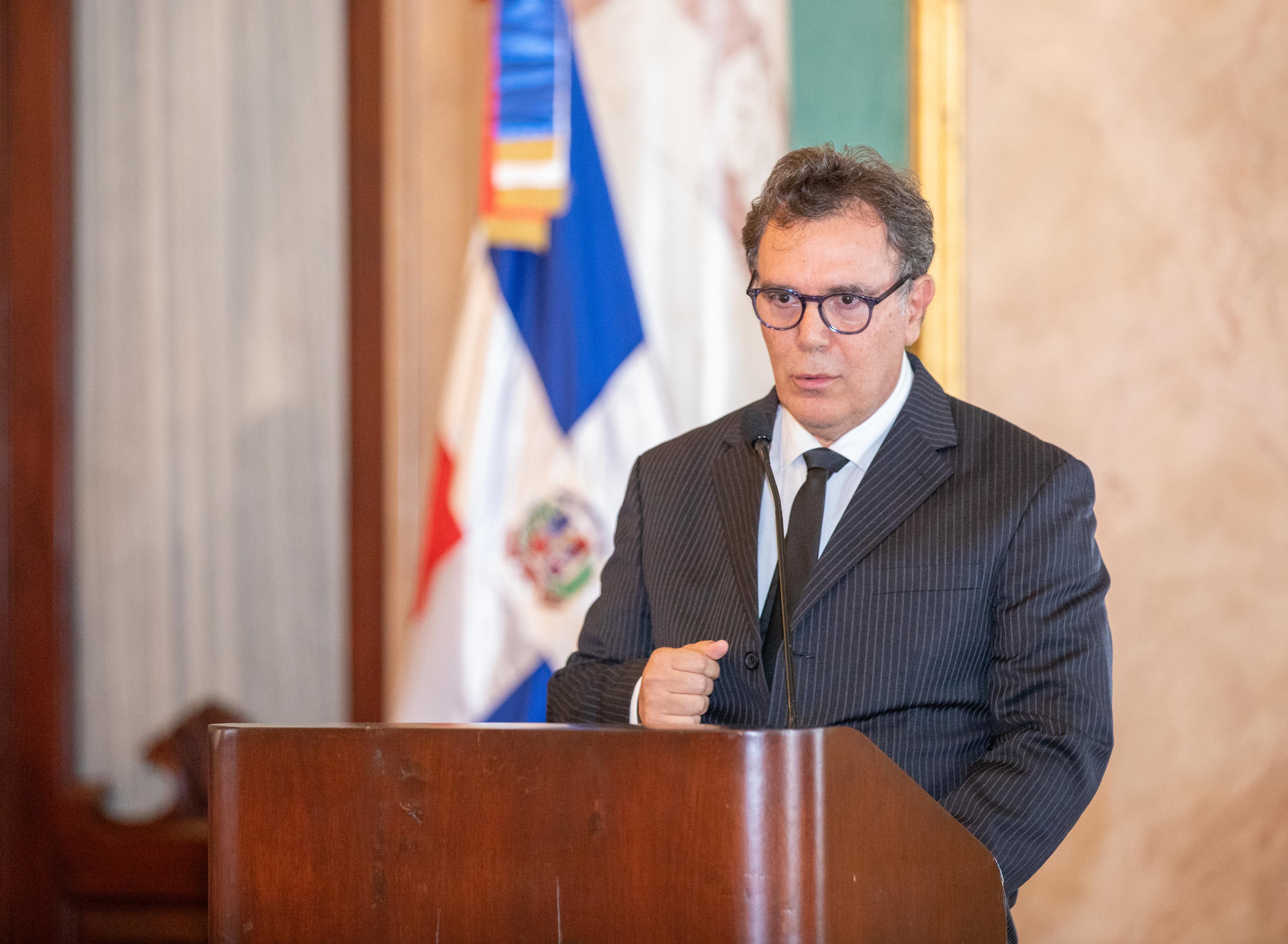 Museo Histórico de la Gesta de Abril: Abinader juramenta comisión para su puesta en marcha