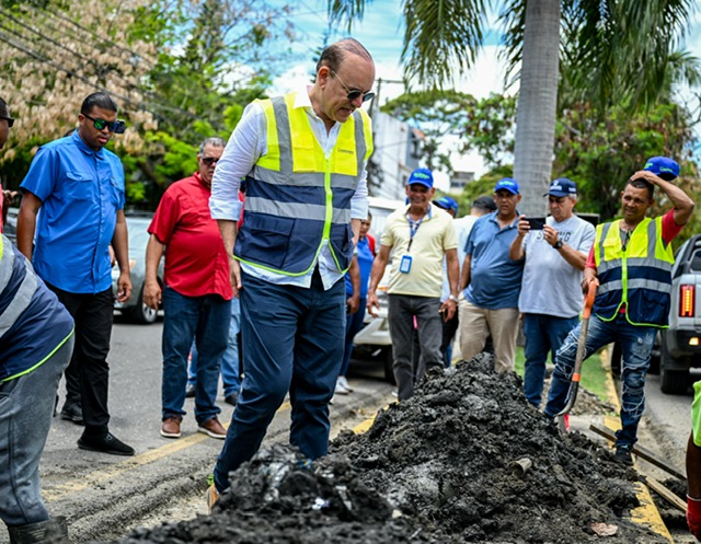 Alcalde Ulises Rodríguez supervisa operativos en Santiago tras lluvias y llama a la ciudadanía a colaborar