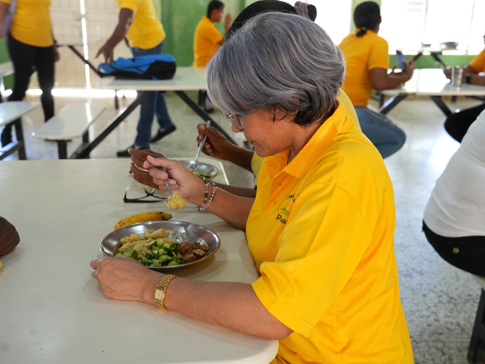 Alimentación escolar beneficia a casi 150 mil jóvenes y adultos de Oportunidad 14-24 y Prepara en el país