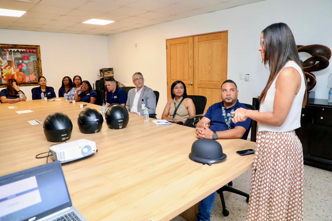 Cascos homologados fortalecen controles en Aduanas gracias a capacitación del Intrant