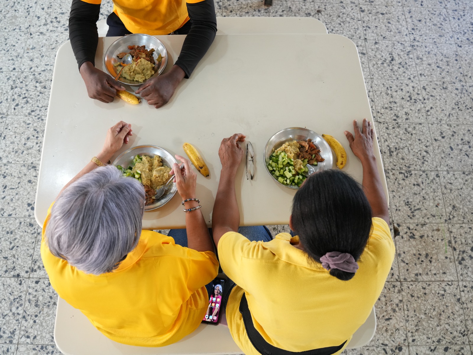Alimentación escolar beneficia a casi 150 mil jóvenes y adultos de Oportunidad 14-24 y Prepara en el país