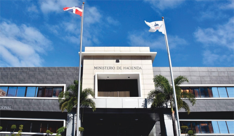 Subsidios de combustibles son insostenibles, advierte ministro de Hacienda