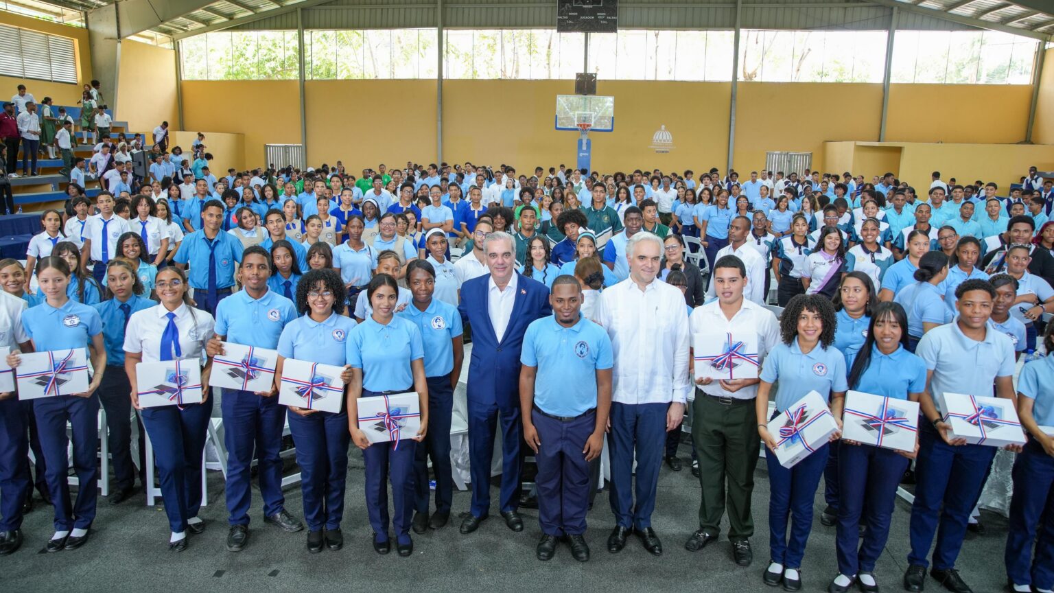 Educación tecnológica y carreras técnicas fueron promovidas por Abinader durante encuentro estudiantil