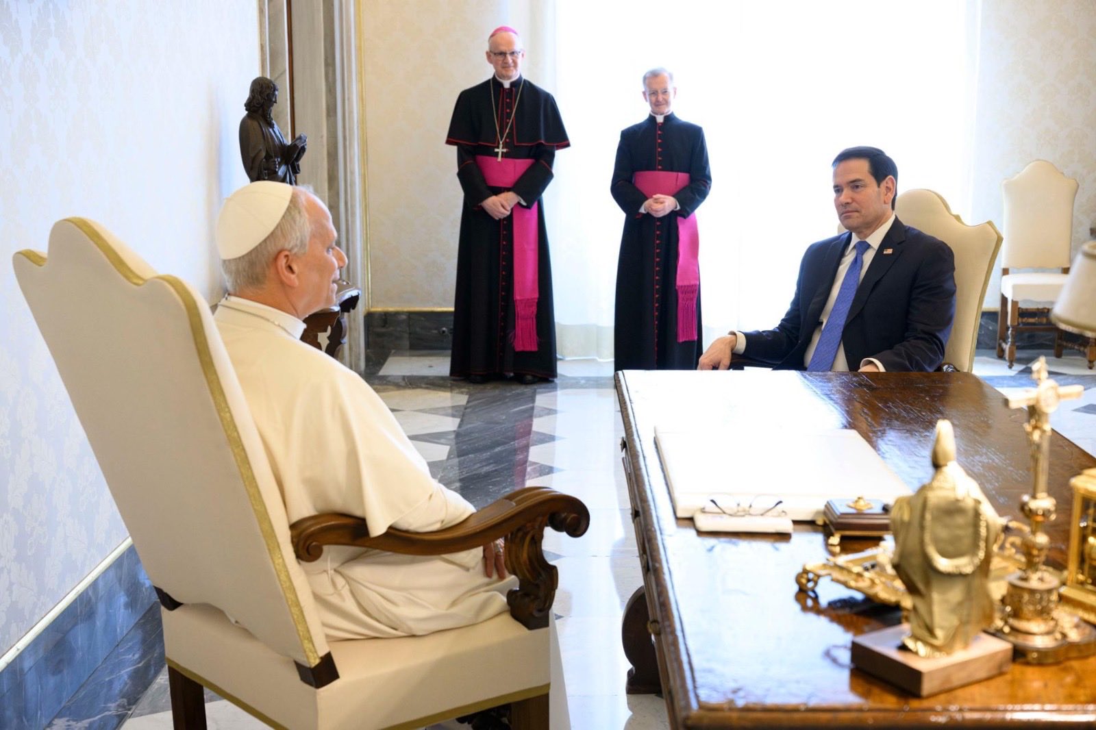Marco Rubio reafirmó ante León XIV el compromiso de promover la paz