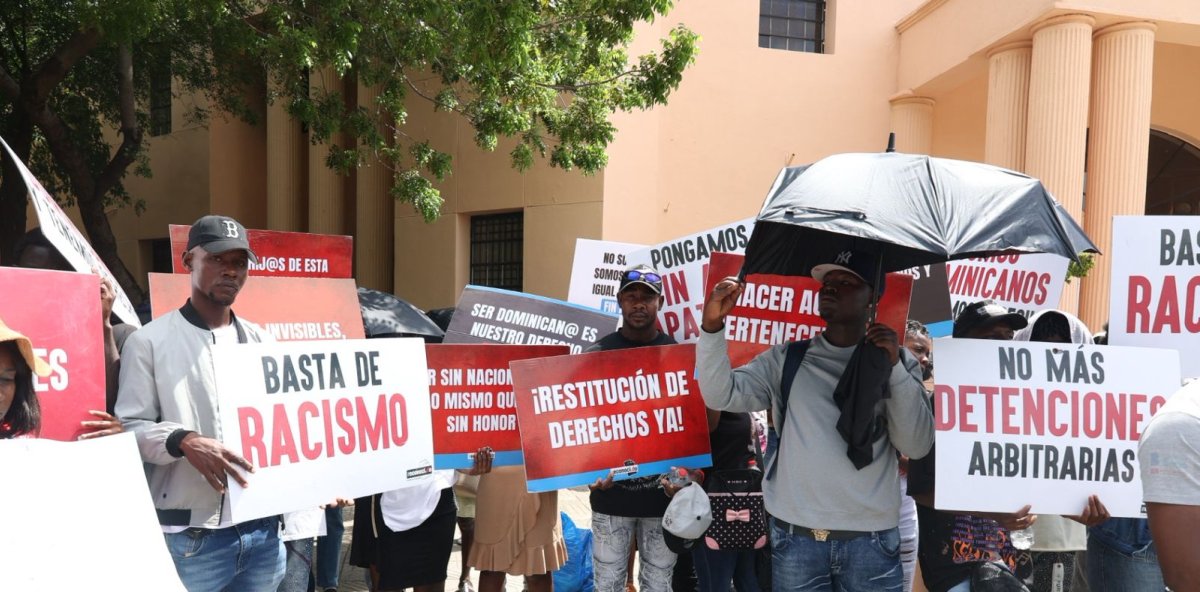 Protesta haitiana frente al Palacio Nacional exige detener deportaciones y reclamar reconocimiento de derechos