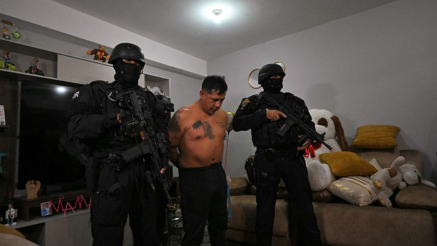 Líder mafioso de la banda "Los lobos" cae en operativo policial en Ecuador