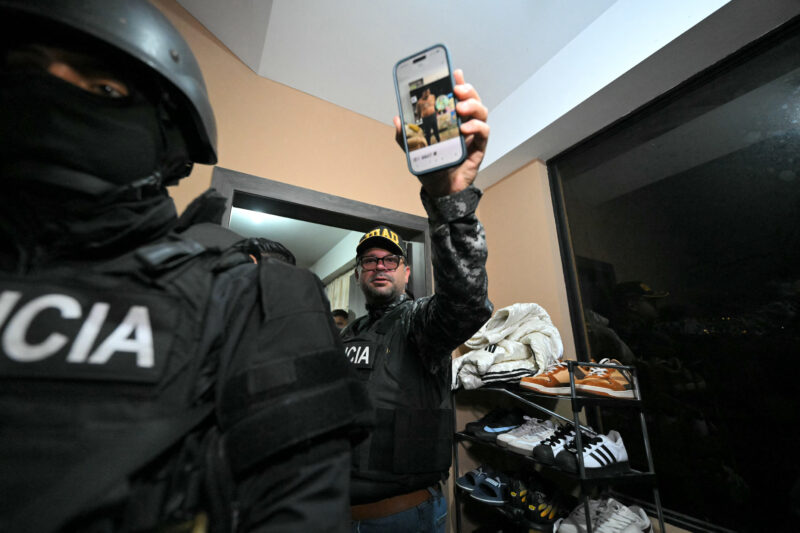 Líder mafioso de la banda "Los lobos" cae en operativo policial en Ecuador
