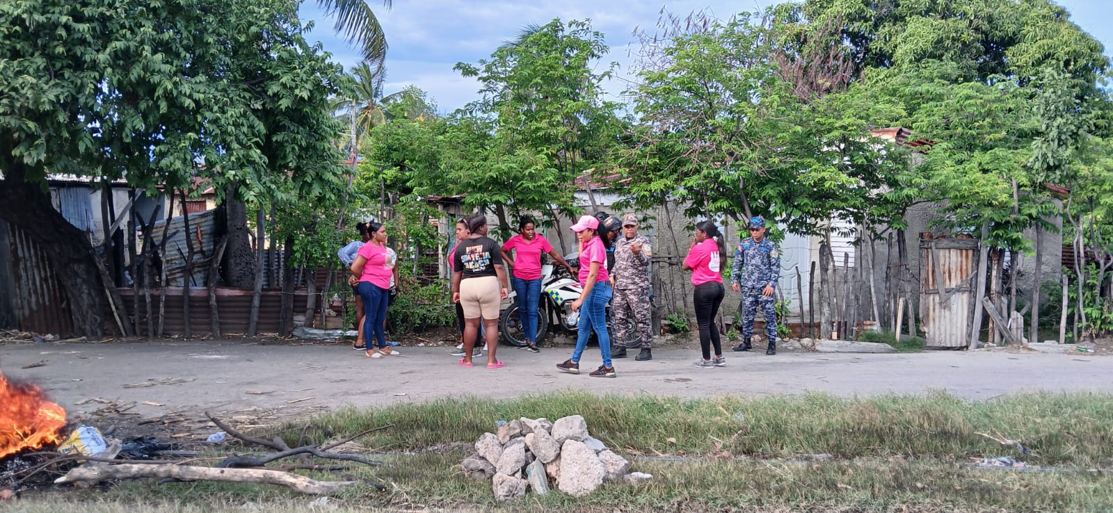 Contaminación industrial provoca protesta frente al CAC y EGE Haina en comunidades de Barahona