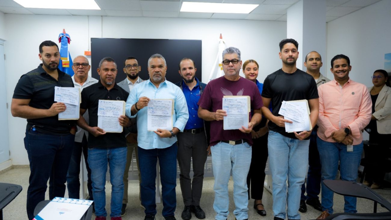 Riego agrícola recibe impulso con 90 certificados de bonificación entregados a productores de distintas provincias del país.
