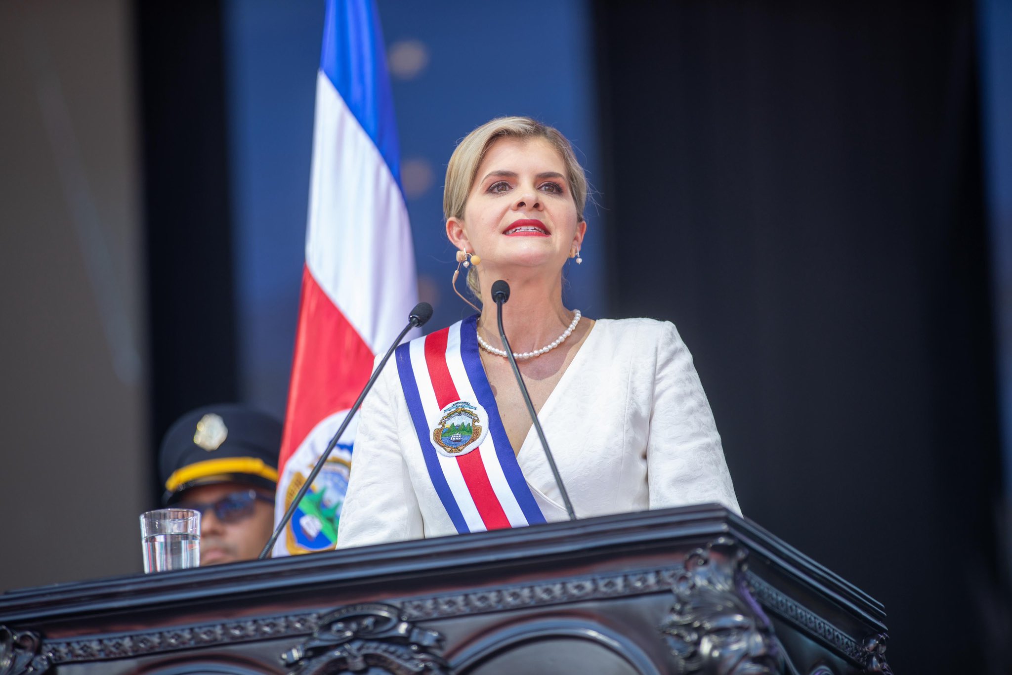 Transmisión de mando reúne a Abinader y nueva presidenta de Costa Rica
