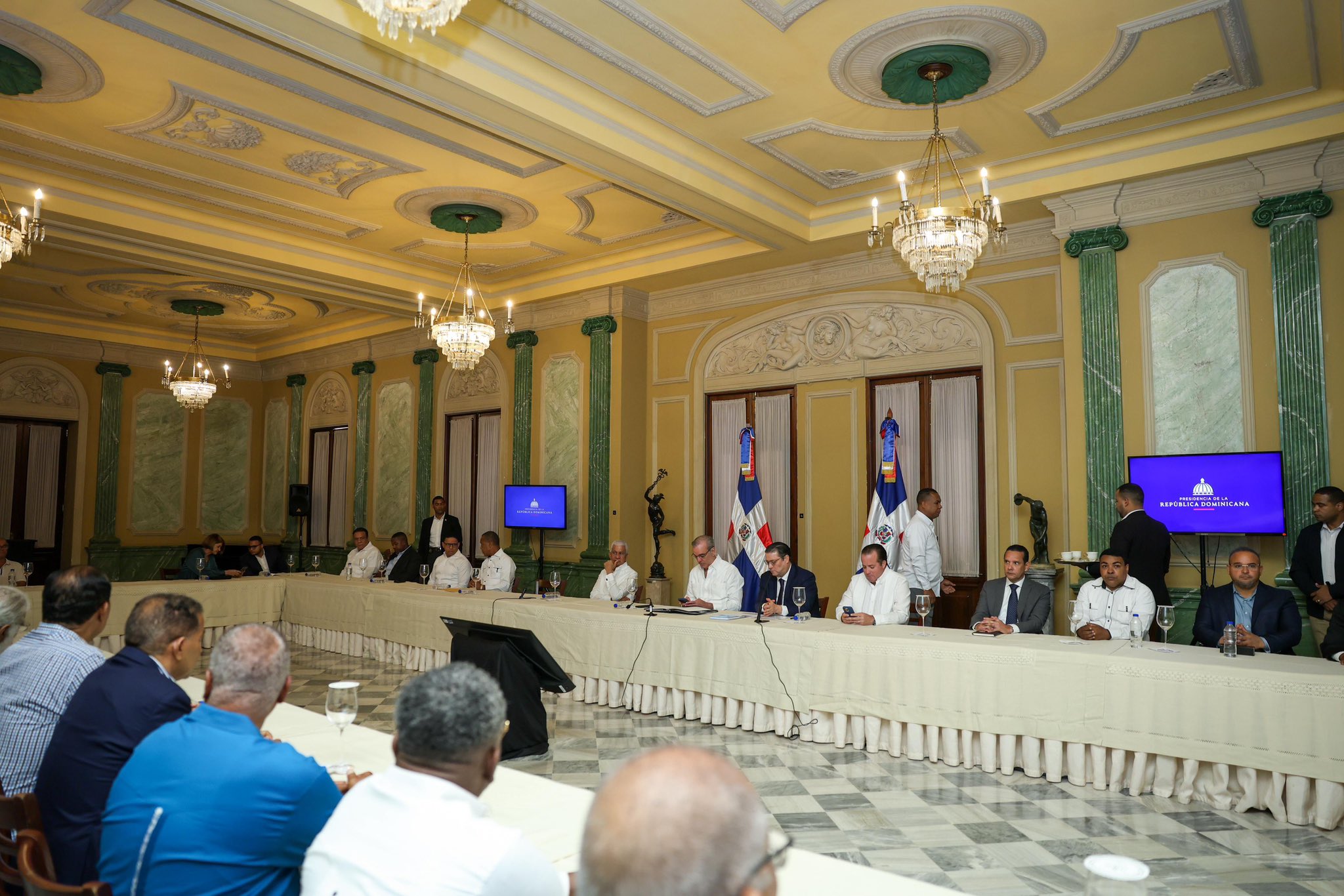 Pasaje estable: Gobierno acuerda mesa de diálogo permanente con transportistas
