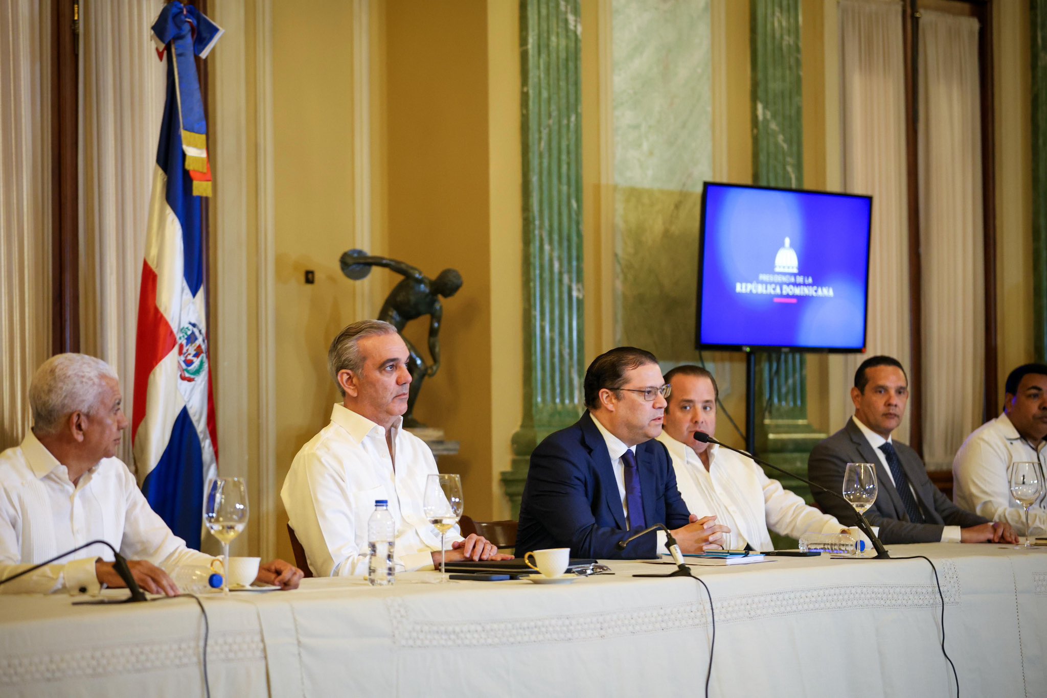 Pasaje estable: Gobierno acuerda mesa de diálogo permanente con transportistas