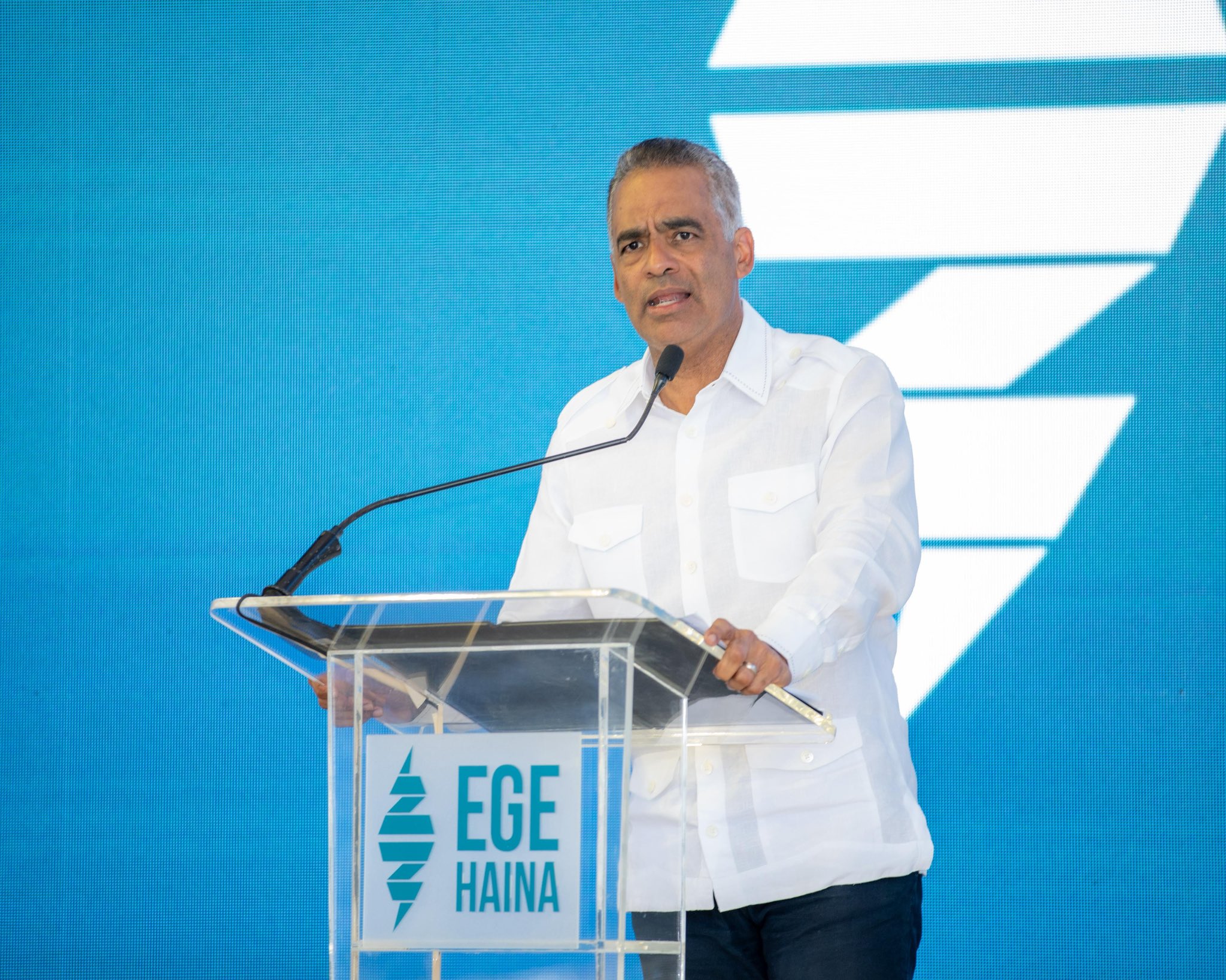 Esperanza Renovable fue inaugurada por Abinader y EGE Haina como la primera central híbrida eólica y solar del SENI.