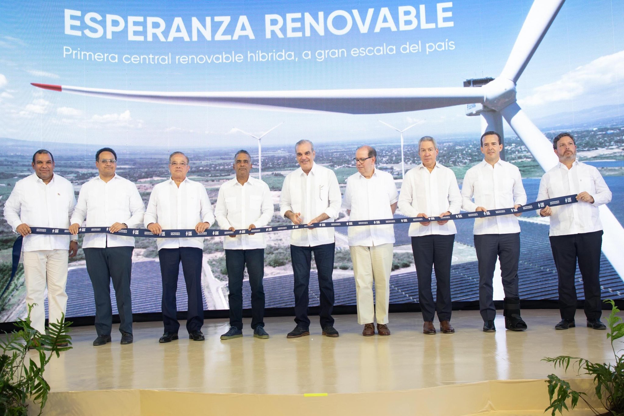 Esperanza Renovable fue inaugurada por Abinader y EGE Haina como la primera central híbrida