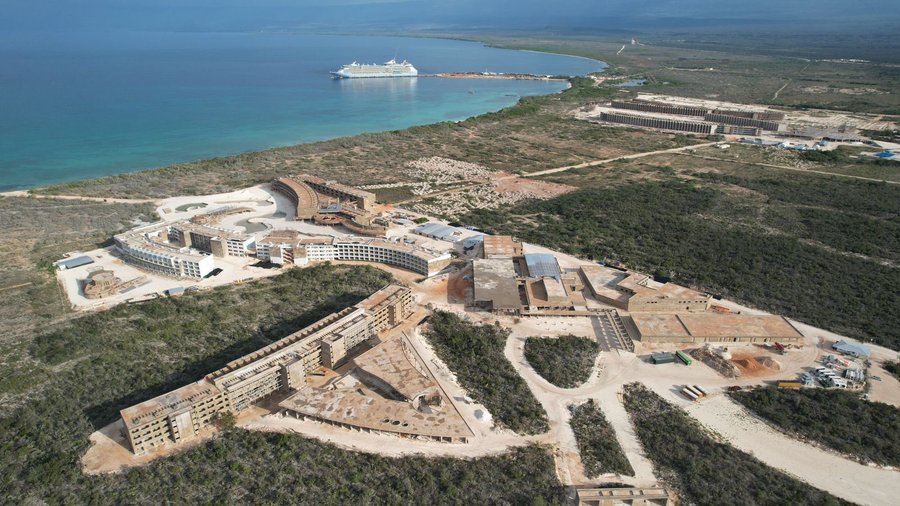 José Ignacio Paliza supervisa construcción del aeropuerto Cabo Rojo en Pedernales