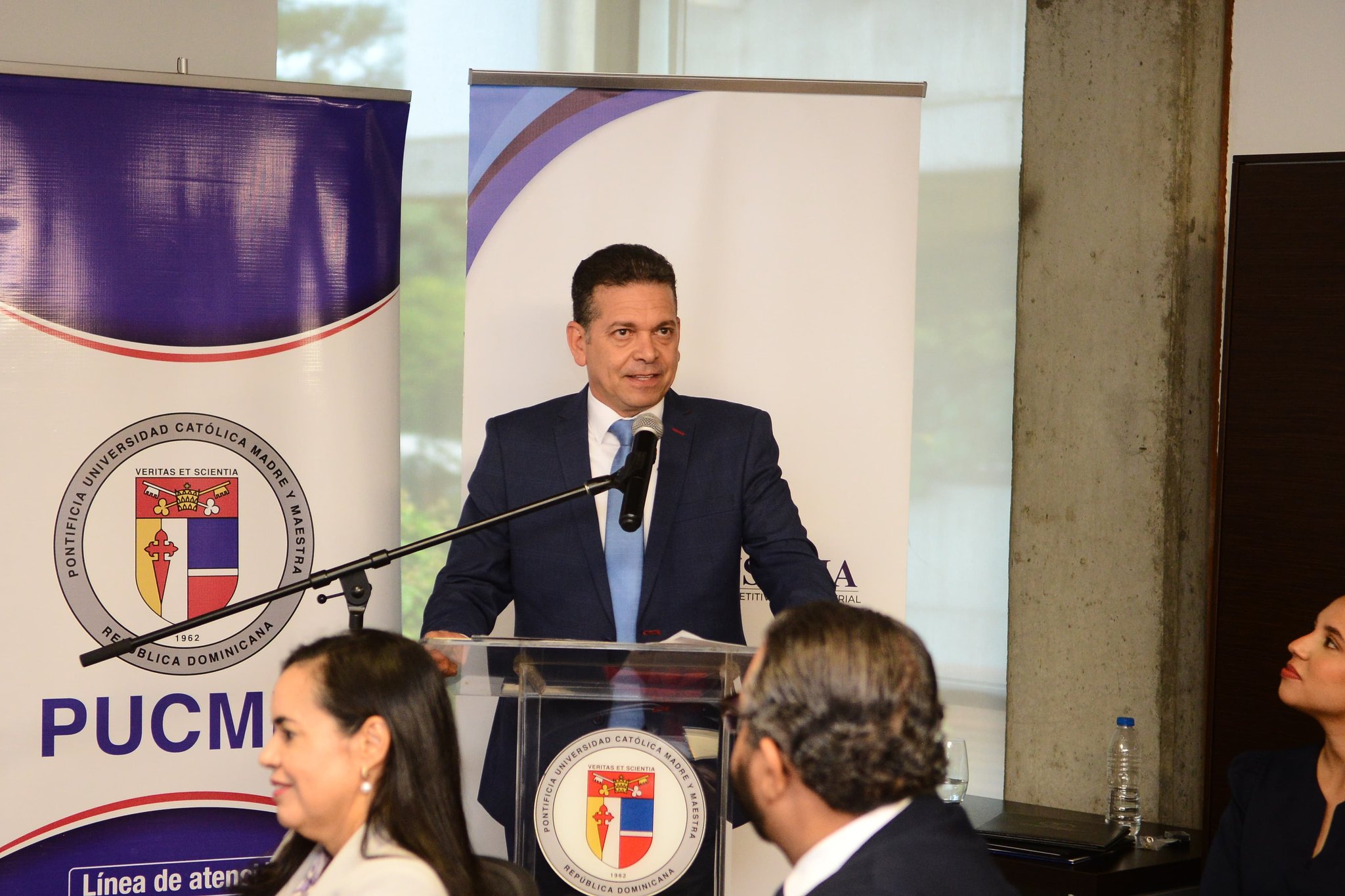 Acuerdo entre Proindustria y PUCMM impulsa innovación industrial 
