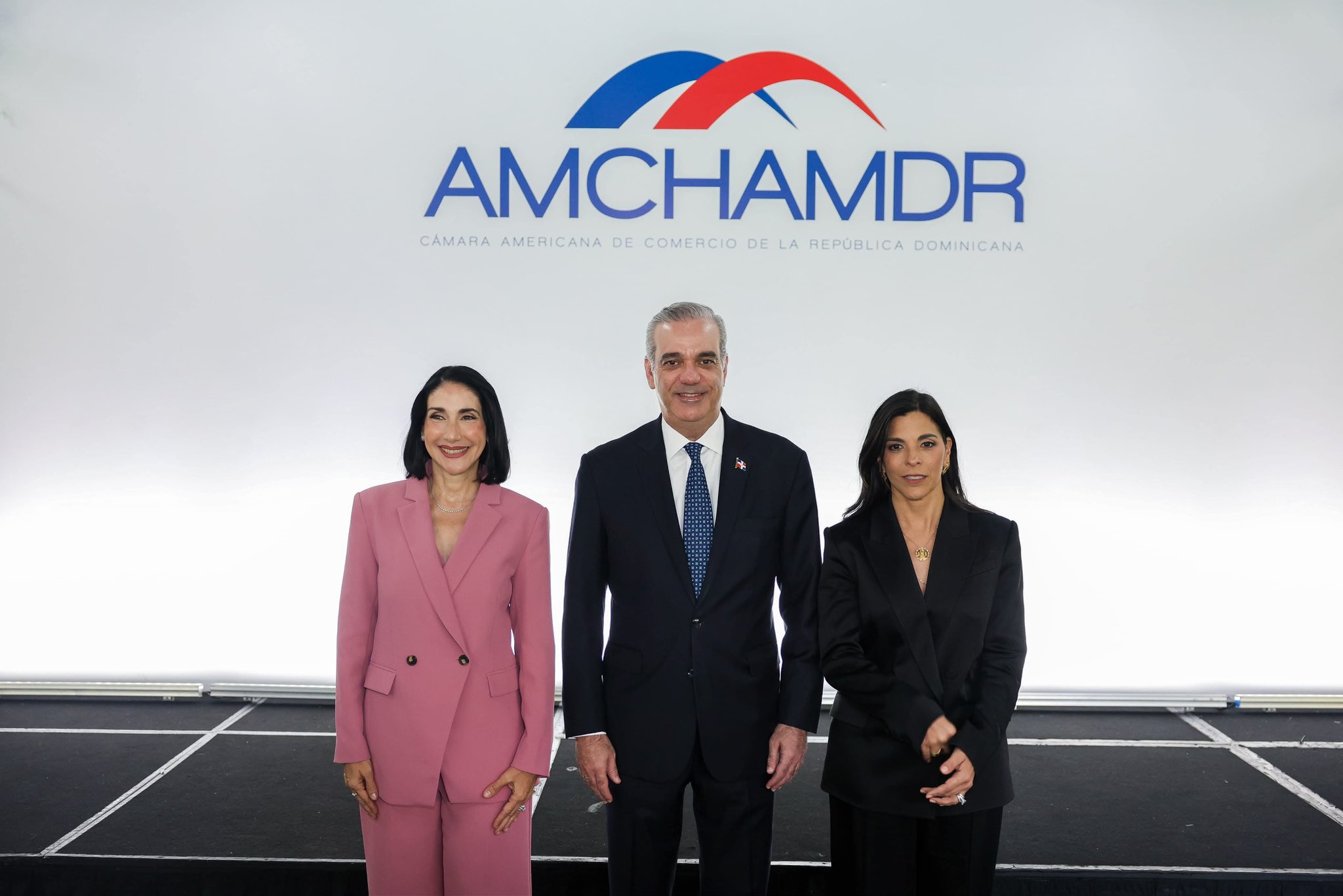 Alianzas público-privadas fueron destacadas por Raquel Arbaje durante un almuerzo de AMCHAMDR