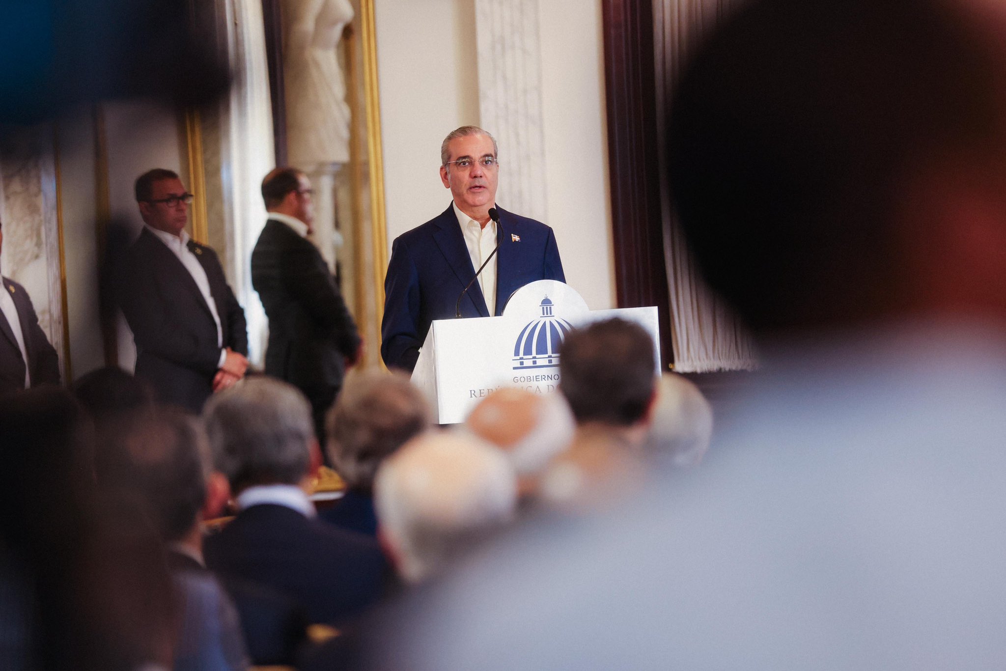 luis Abinader firma acuerdo para fortalecer la institucionalidad y la democracia