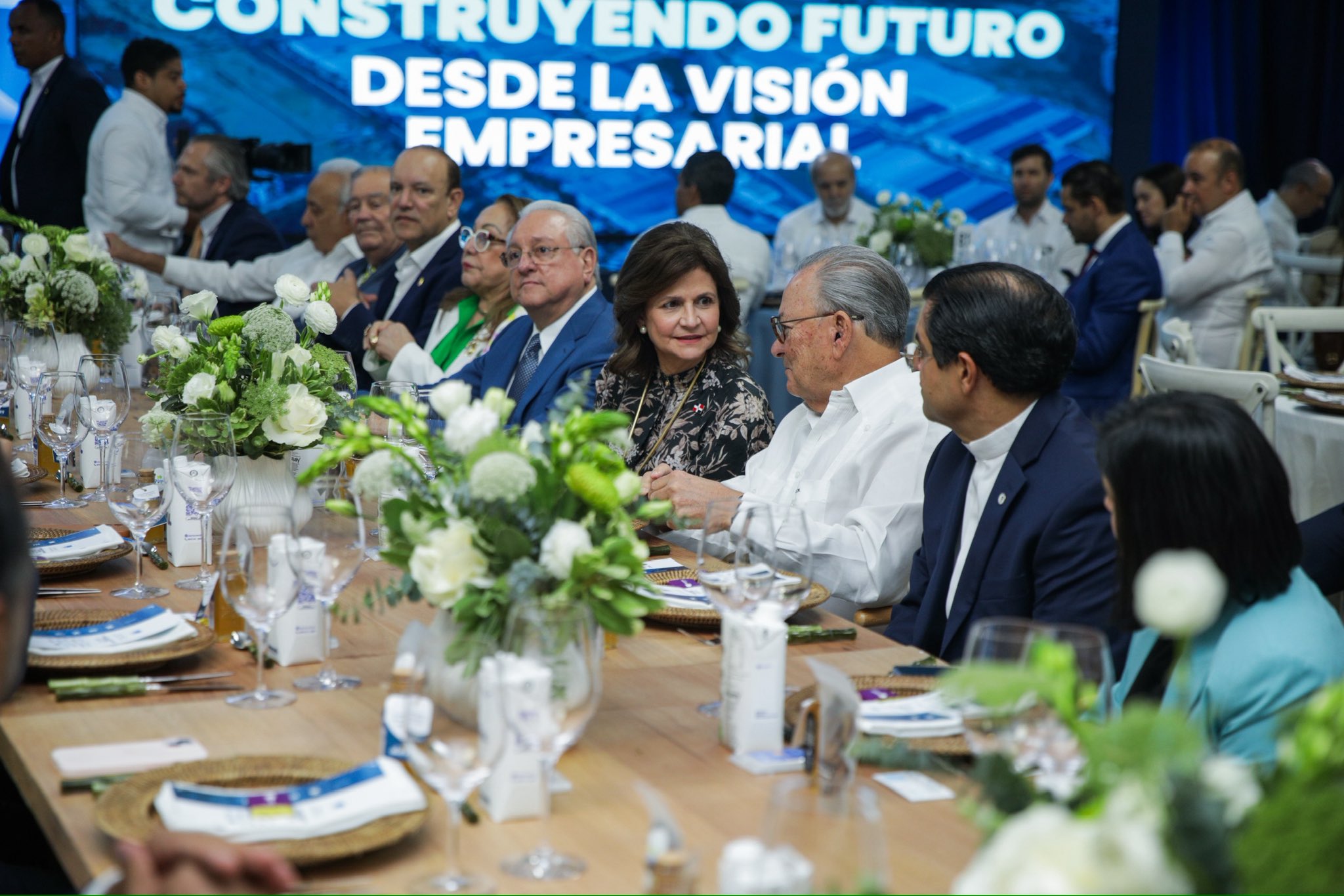 Visión empresarial centró encuentro de Capex en Santiago con Raquel Peña y Frank Rainieri