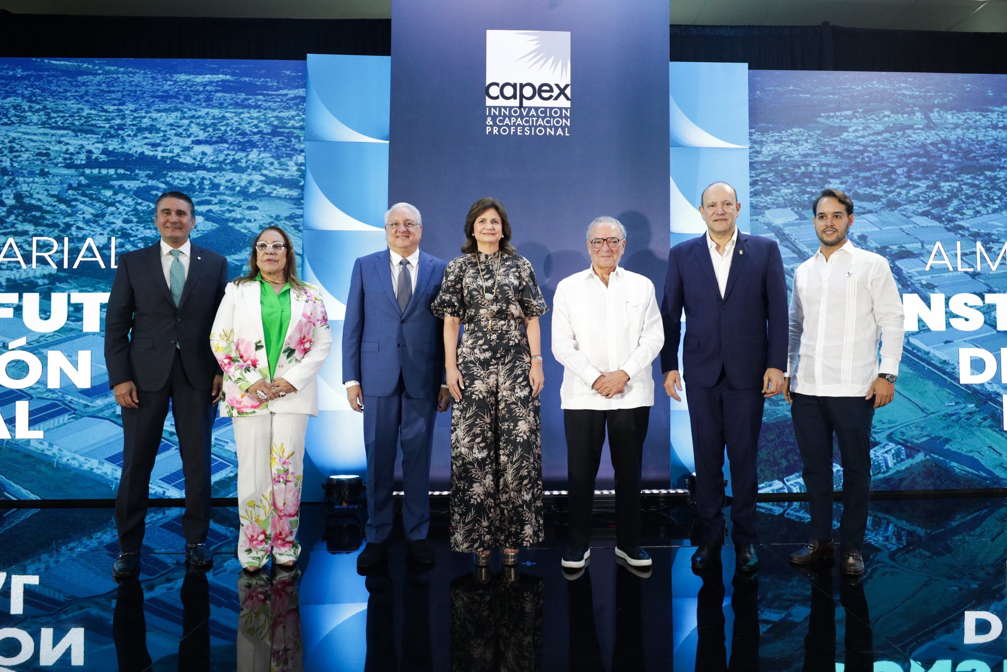 Visión empresarial centró encuentro de Capex en Santiago con Raquel Peña y Frank Rainieri