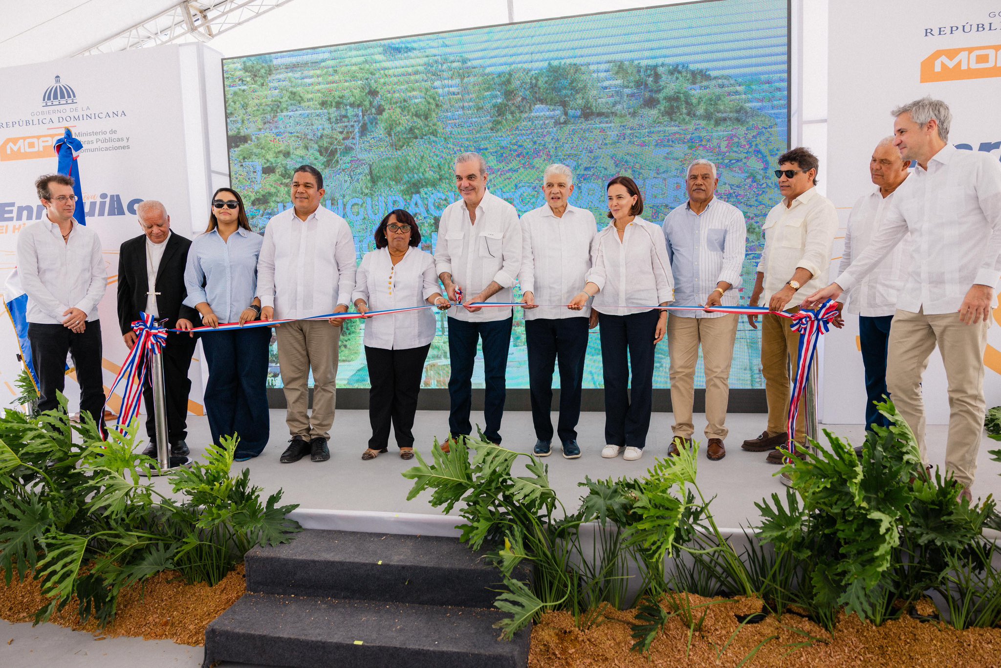 Carretera Enriquillo-El Higüero fortalecerá turismo, comercio y conectividad en el sur del país