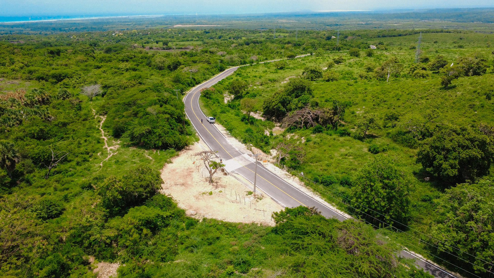 Carretera Enriquillo-El Higüero fortalecerá turismo, comercio y conectividad en el sur del país