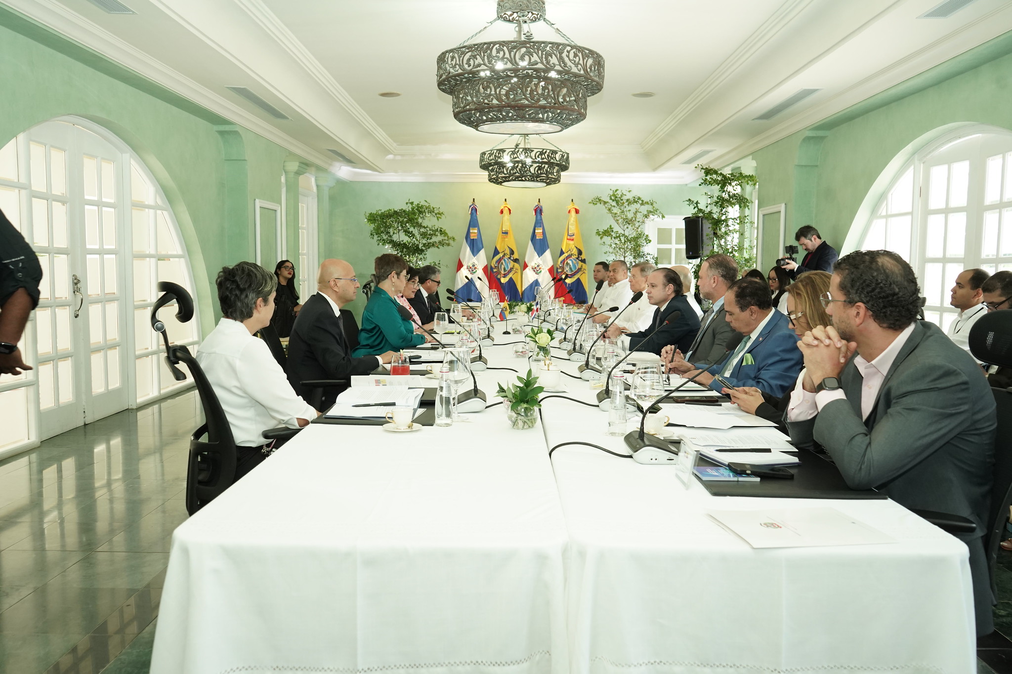 Cooperación bilateral entre Ecuador y República Dominicana avanza con acuerdos en comercio, energía y movilidad humana.