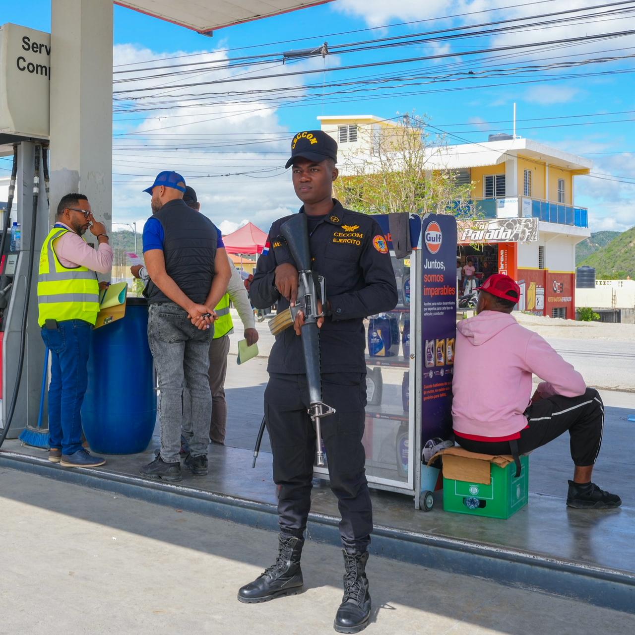Calidad de combustibles provoca cierre de estaciones en Azua y Montecristi