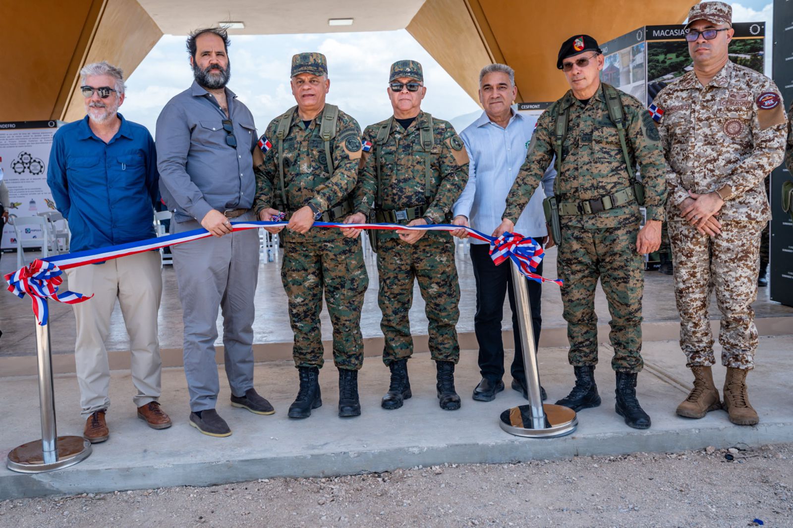 Seguridad fronteriza se fortalece con nuevas infraestructuras y sistema solar donados al Ministerio de Defensa