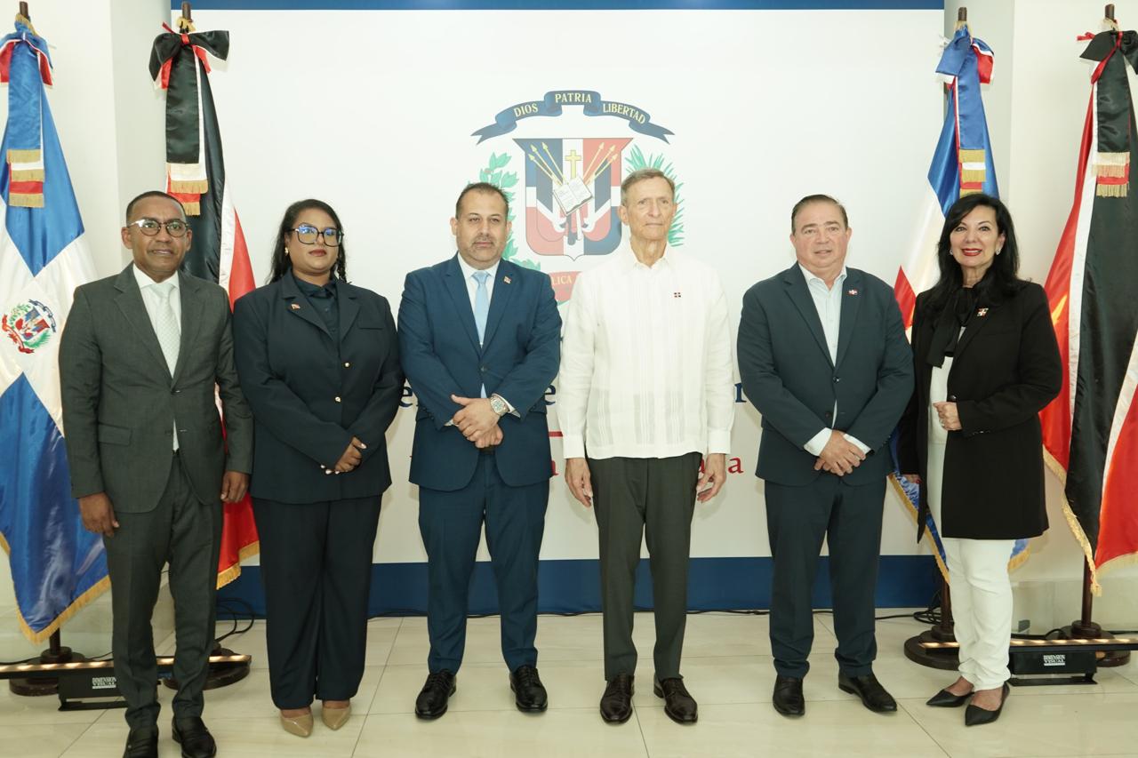 Cielos abiertos fortalecen conectividad aérea entre República Dominicana y Trinidad y Tobago