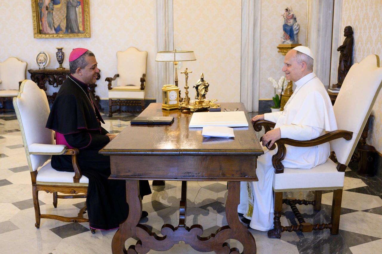 El Papa León XIV recibe en audiencia privada a monseñor Carlos Tomás Morel Diplán en el Vaticano